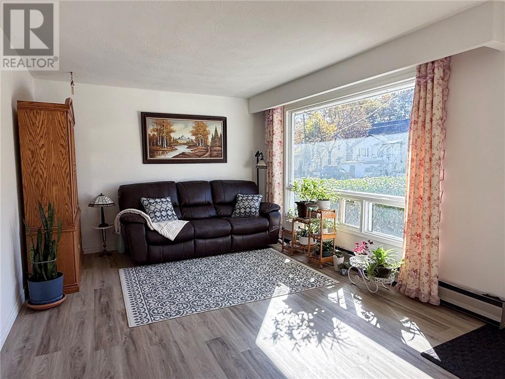10 Manor Road, Greater Sudbury, Ontario  P3B 3K8 - Photo 7 - 2125188