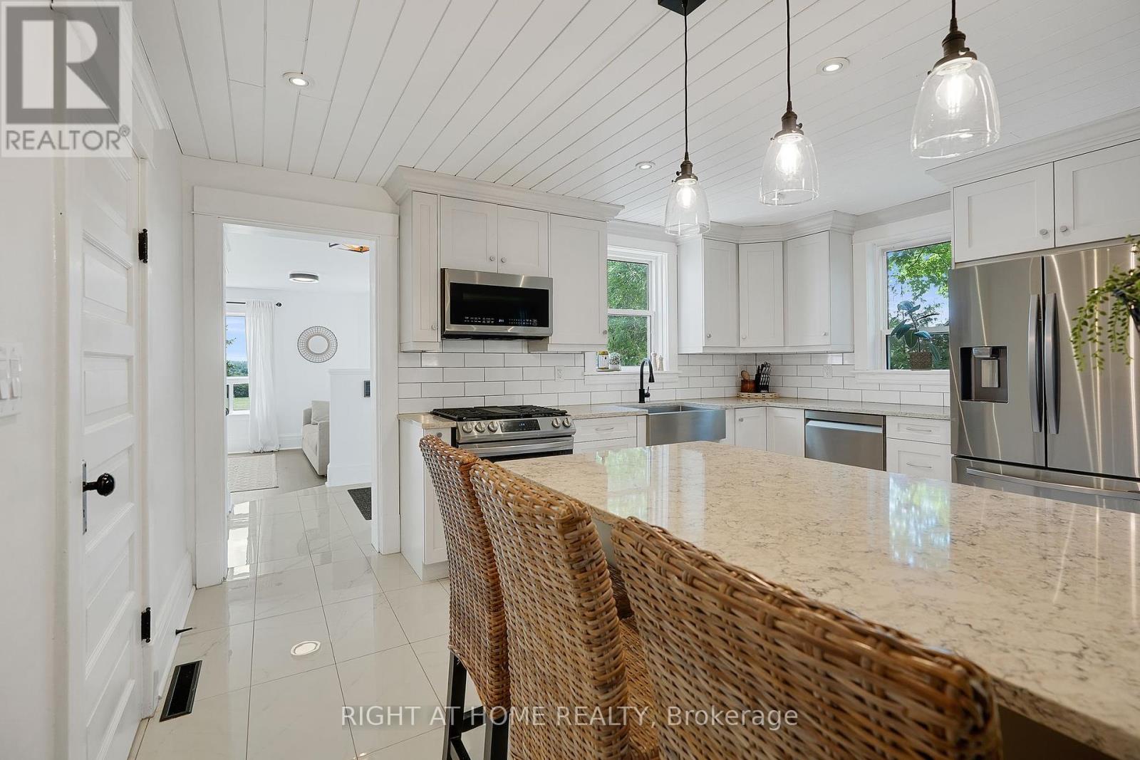 123 John Street, Kawartha Lakes, Ontario  K0M 2T0 - Photo 12 - X12261536