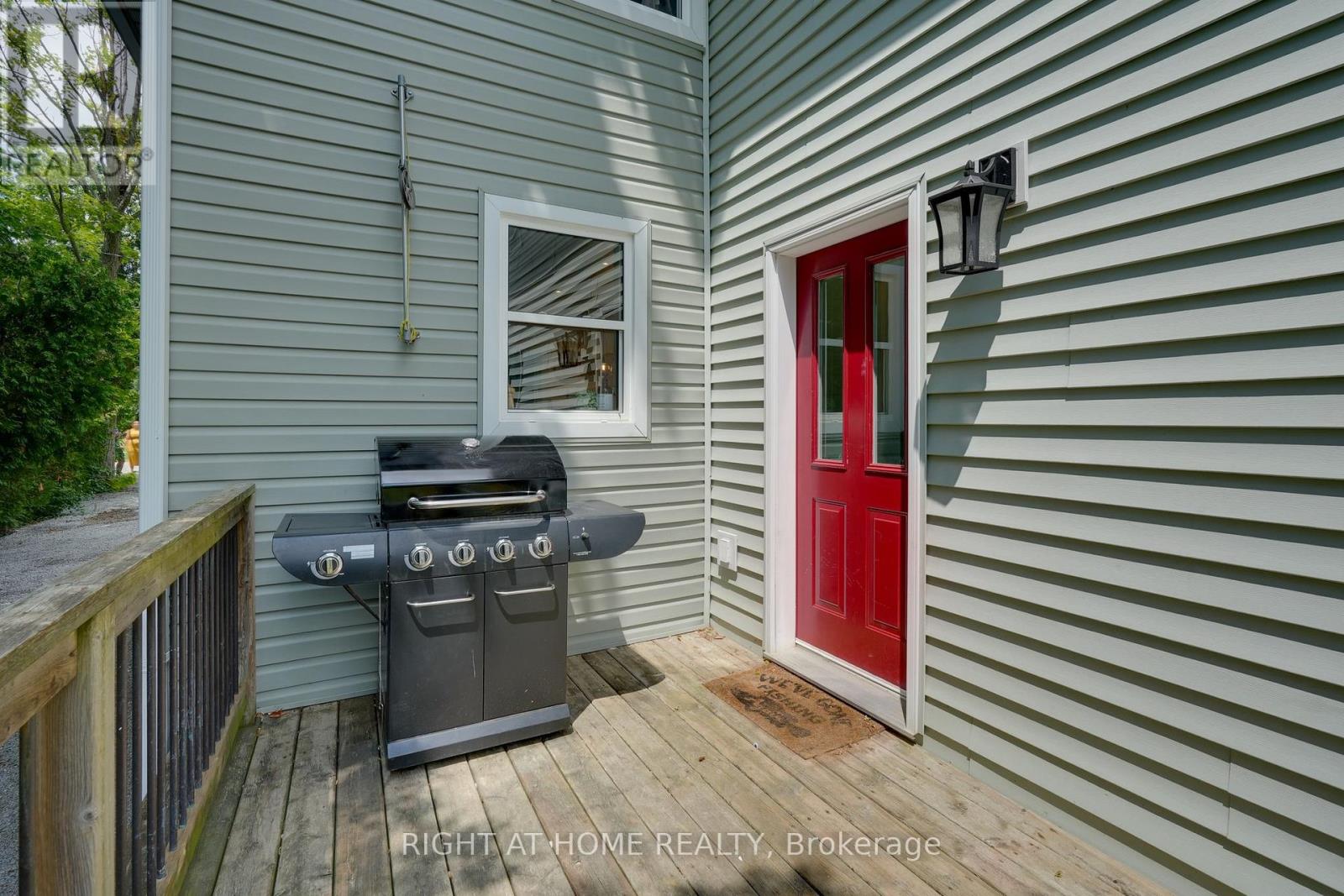 123 John Street, Kawartha Lakes, Ontario  K0M 2T0 - Photo 34 - X12261536