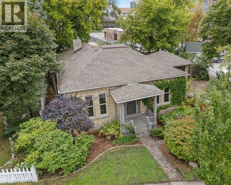 223 Brock Street North, Sarnia, Ontario  N7T 5Z5 - Photo 2 - 25022769