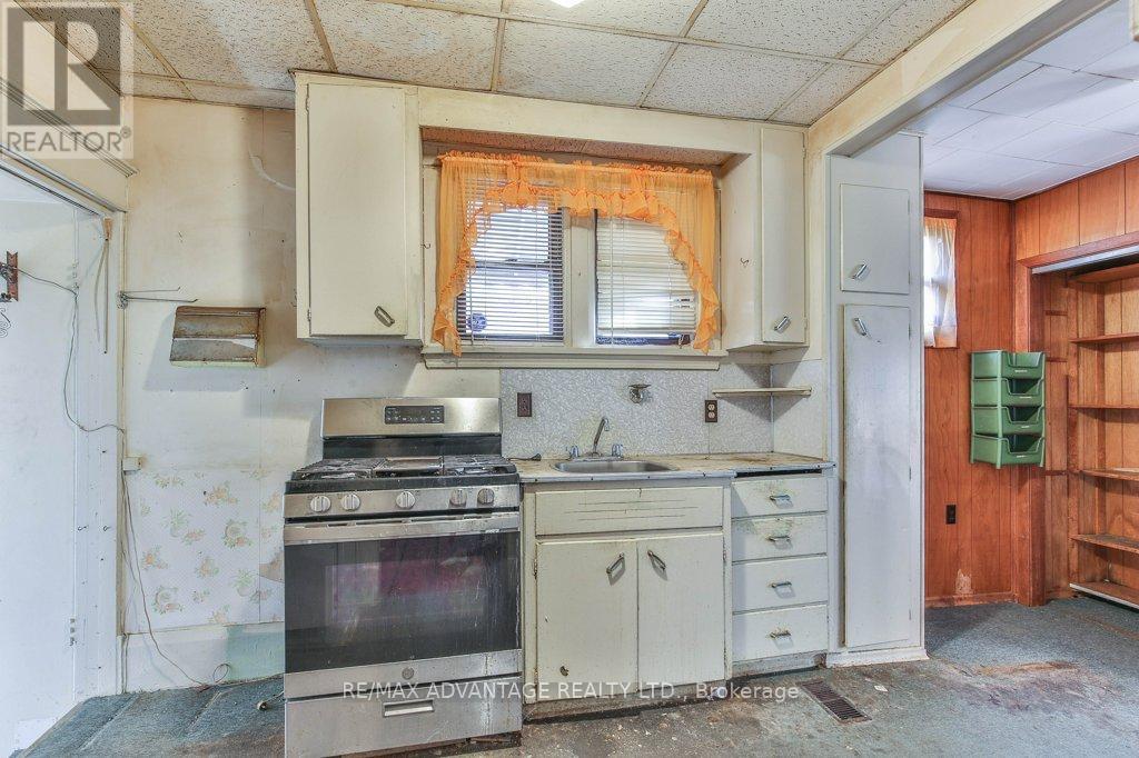 41 Duchess Avenue, London South (South F), Ontario  N6C 1N3 - Photo 11 - X12459519