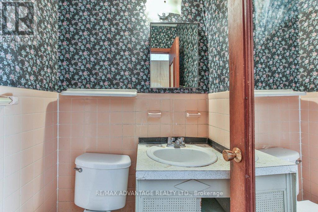 41 Duchess Avenue, London South (South F), Ontario  N6C 1N3 - Photo 16 - X12459519