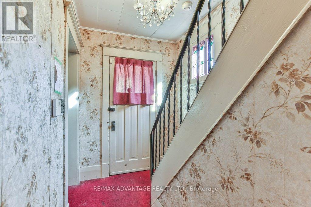 41 Duchess Avenue, London South (South F), Ontario  N6C 1N3 - Photo 2 - X12459519