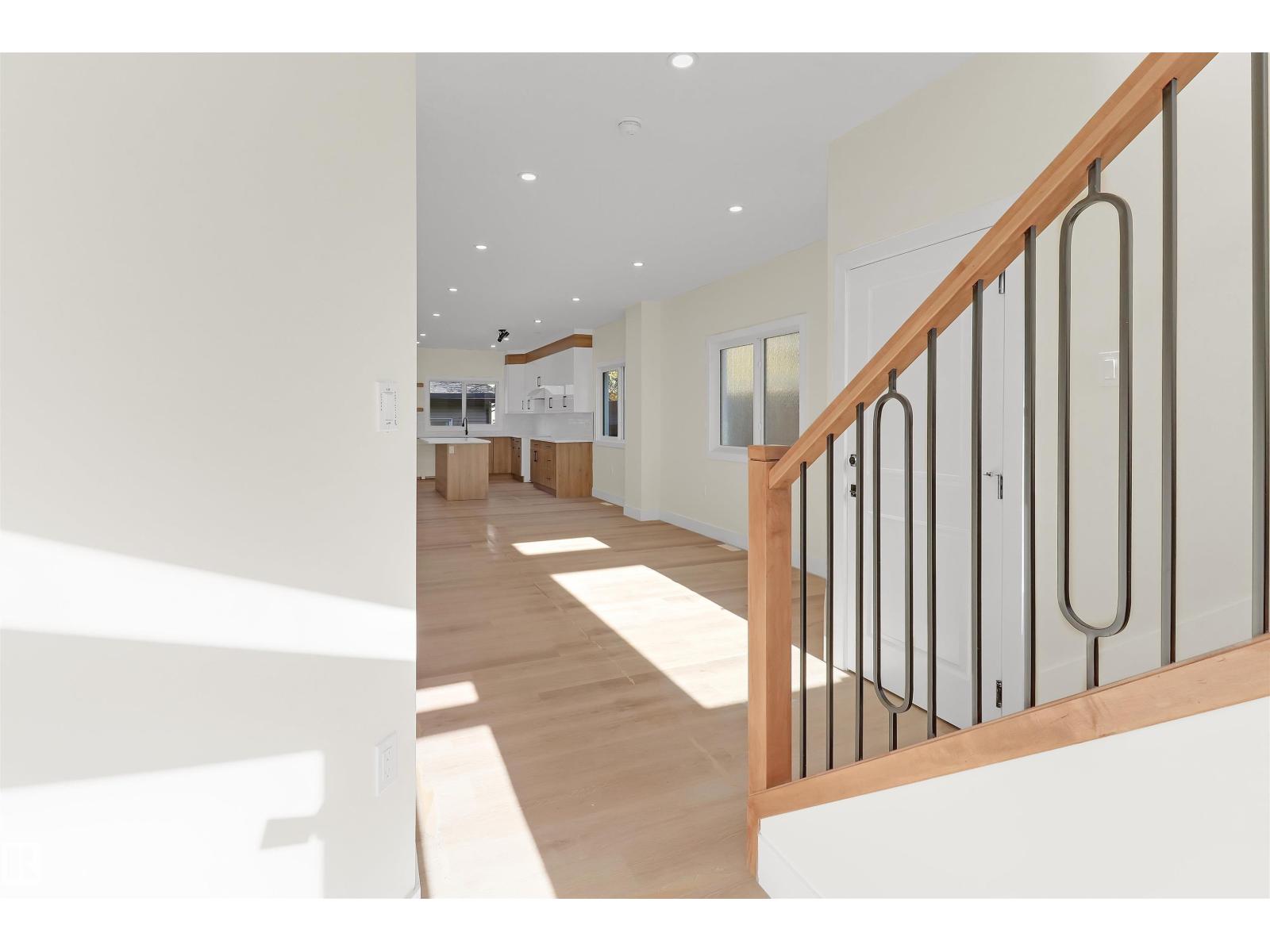 7936 91 Av Nw, Edmonton, Alberta  T6C 1R1 - Photo 3 - E4461954