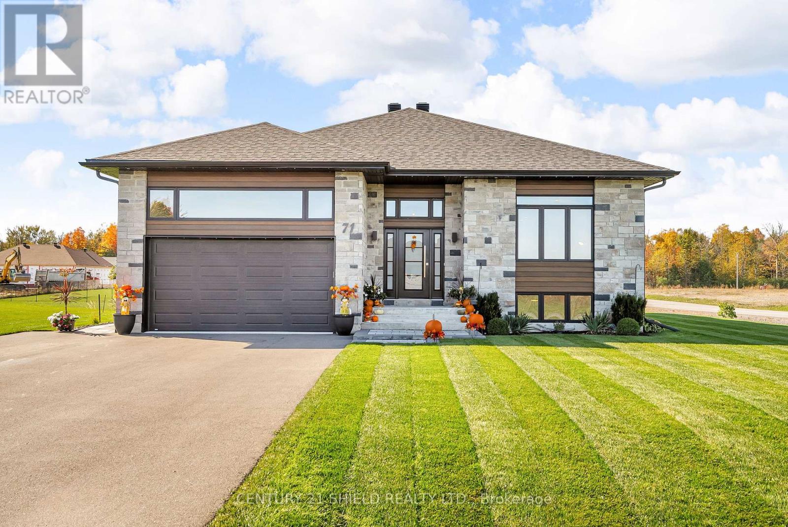 71 DALE STREET, South Stormont, Ontario