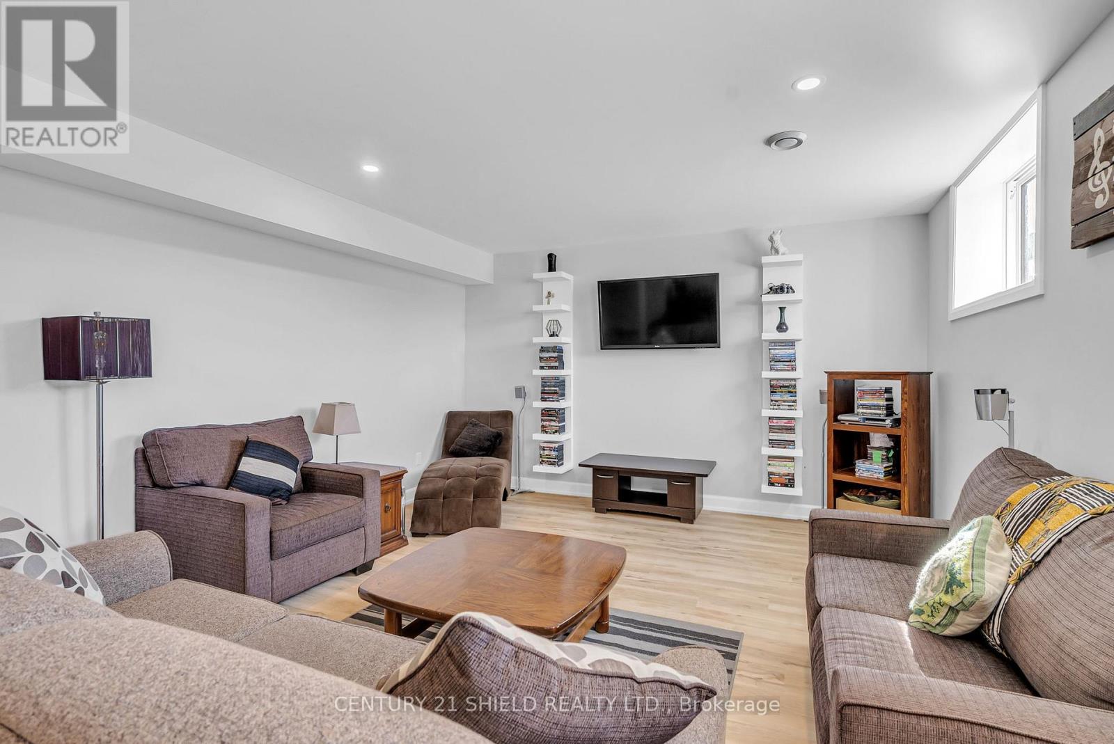 71 Dale Street, South Stormont, Ontario  K0C 1M0 - Photo 33 - X12459518
