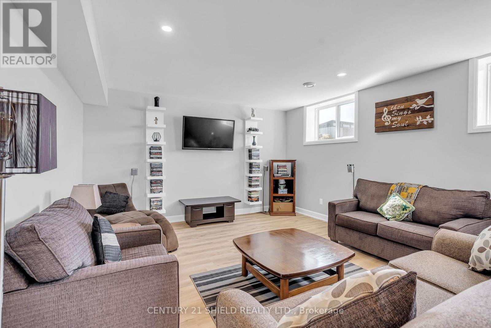 71 Dale Street, South Stormont, Ontario  K0C 1M0 - Photo 34 - X12459518