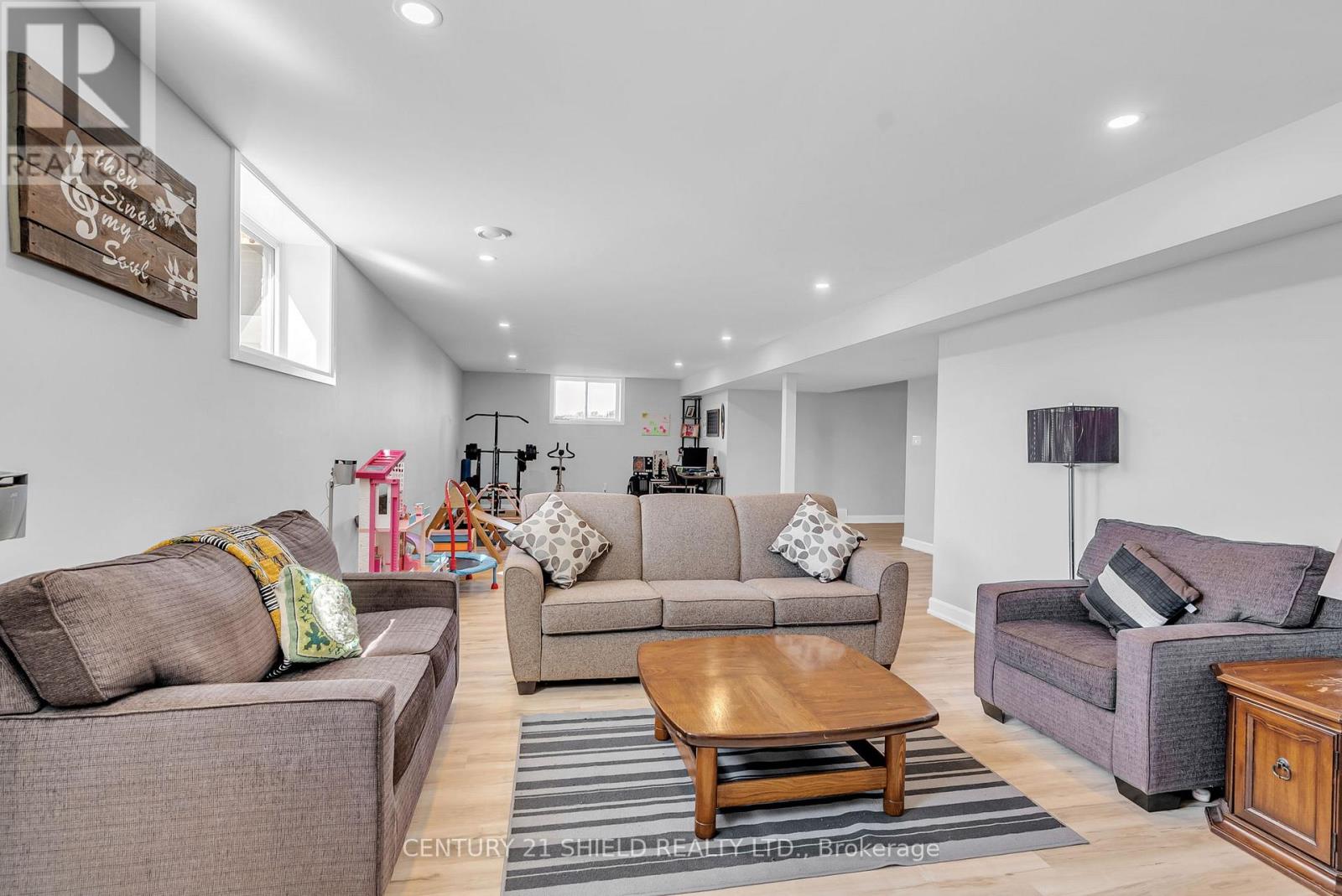 71 Dale Street, South Stormont, Ontario  K0C 1M0 - Photo 35 - X12459518