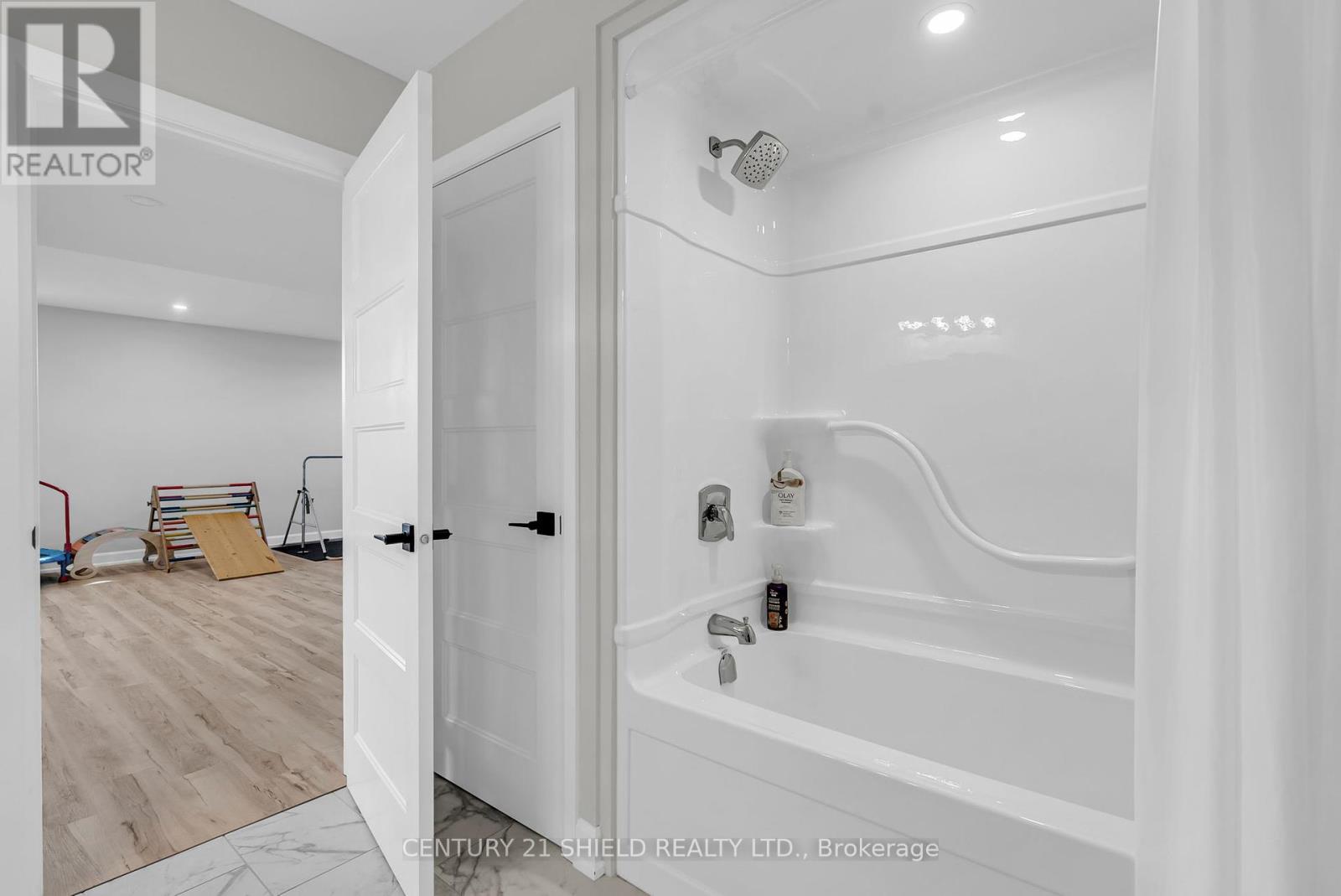 71 Dale Street, South Stormont, Ontario  K0C 1M0 - Photo 37 - X12459518