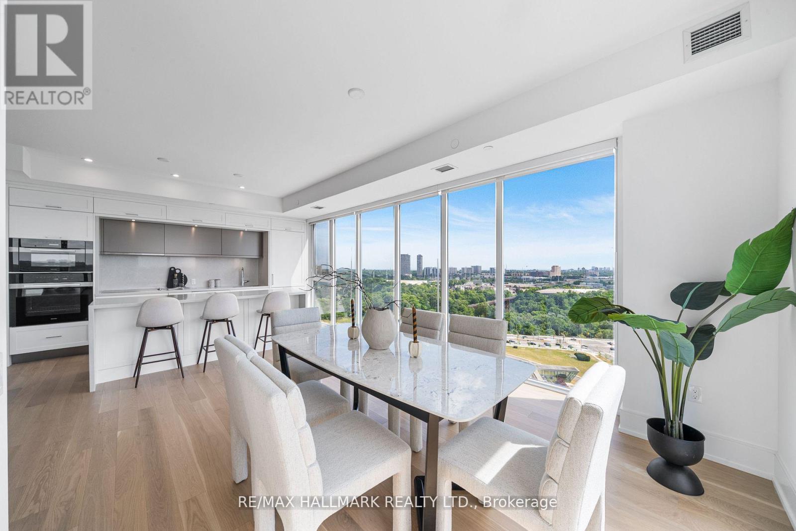1710 - 10 Inn On The Park Drive, Toronto, Ontario  M3C 0P9 - Photo 12 - C12459498
