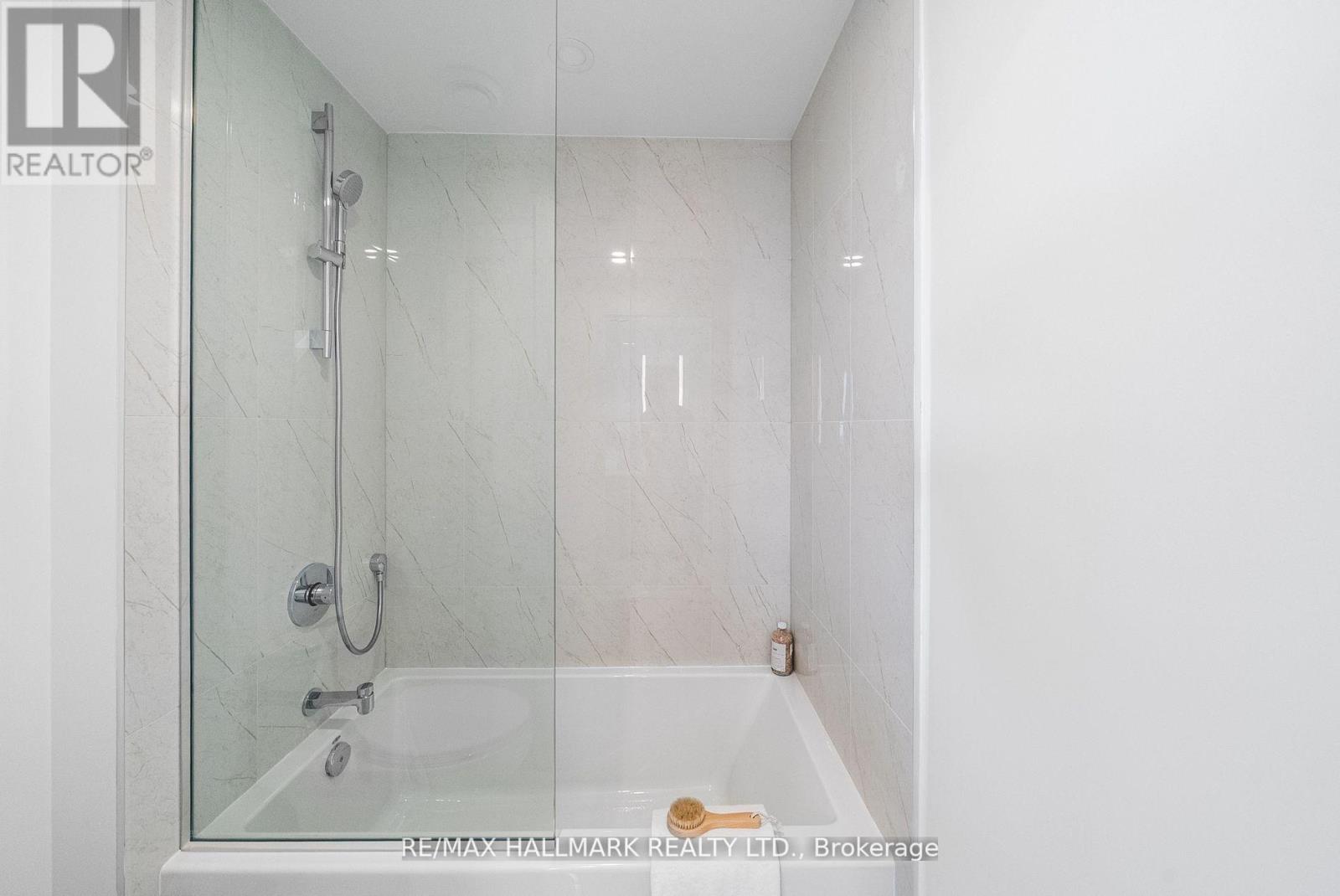 1710 - 10 Inn On The Park Drive, Toronto, Ontario  M3C 0P9 - Photo 26 - C12459498