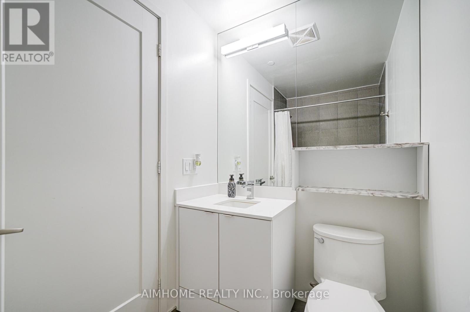 1723 - 70 Princess Street, Toronto, Ontario  M5A 0X6 - Photo 6 - C12459509