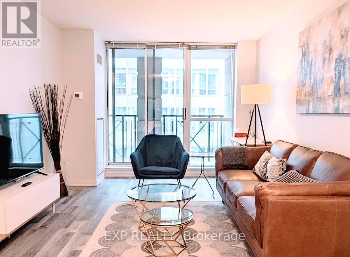 512 - 140 SIMCOE STREET, Toronto, Ontario