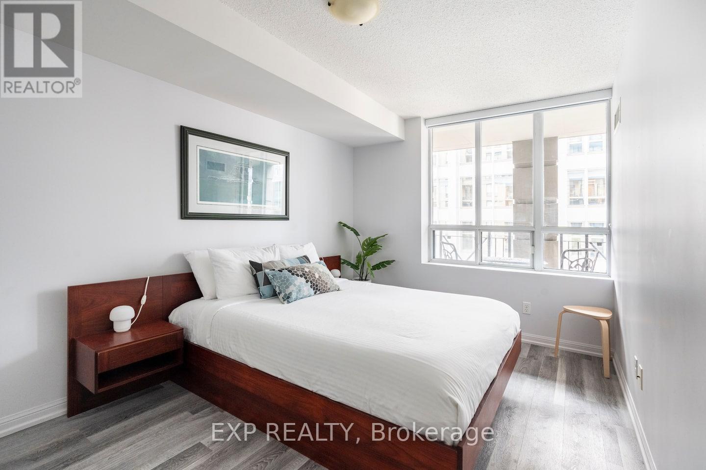 512 - 140 Simcoe Street, Toronto, Ontario  M5H 4E9 - Photo 12 - C12459510