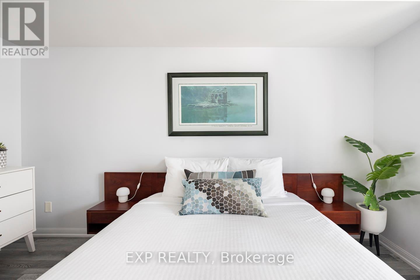 512 - 140 Simcoe Street, Toronto, Ontario  M5H 4E9 - Photo 13 - C12459510
