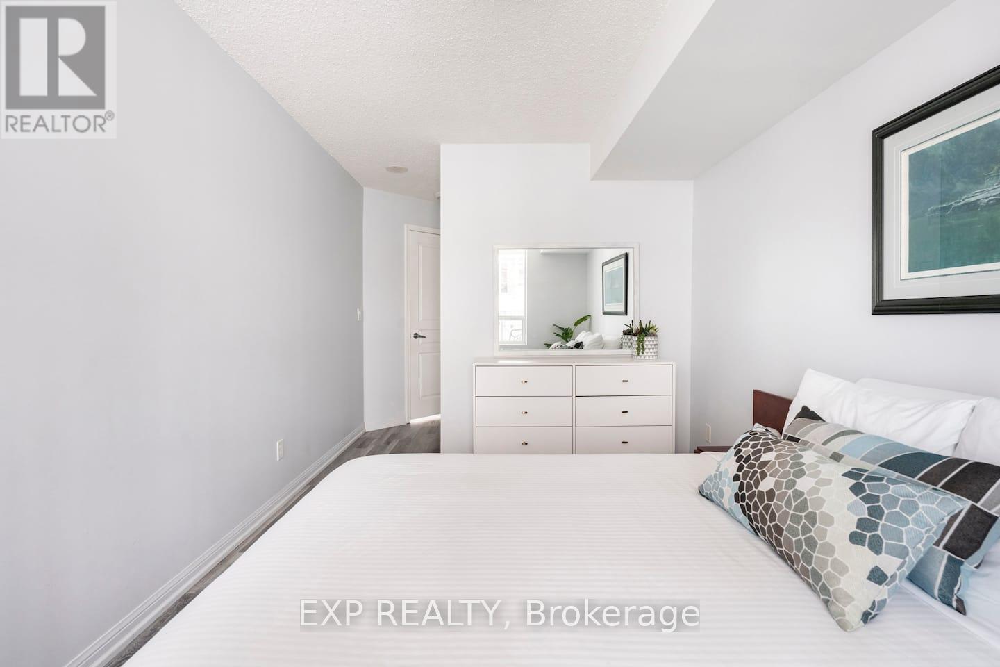 512 - 140 Simcoe Street, Toronto, Ontario  M5H 4E9 - Photo 14 - C12459510