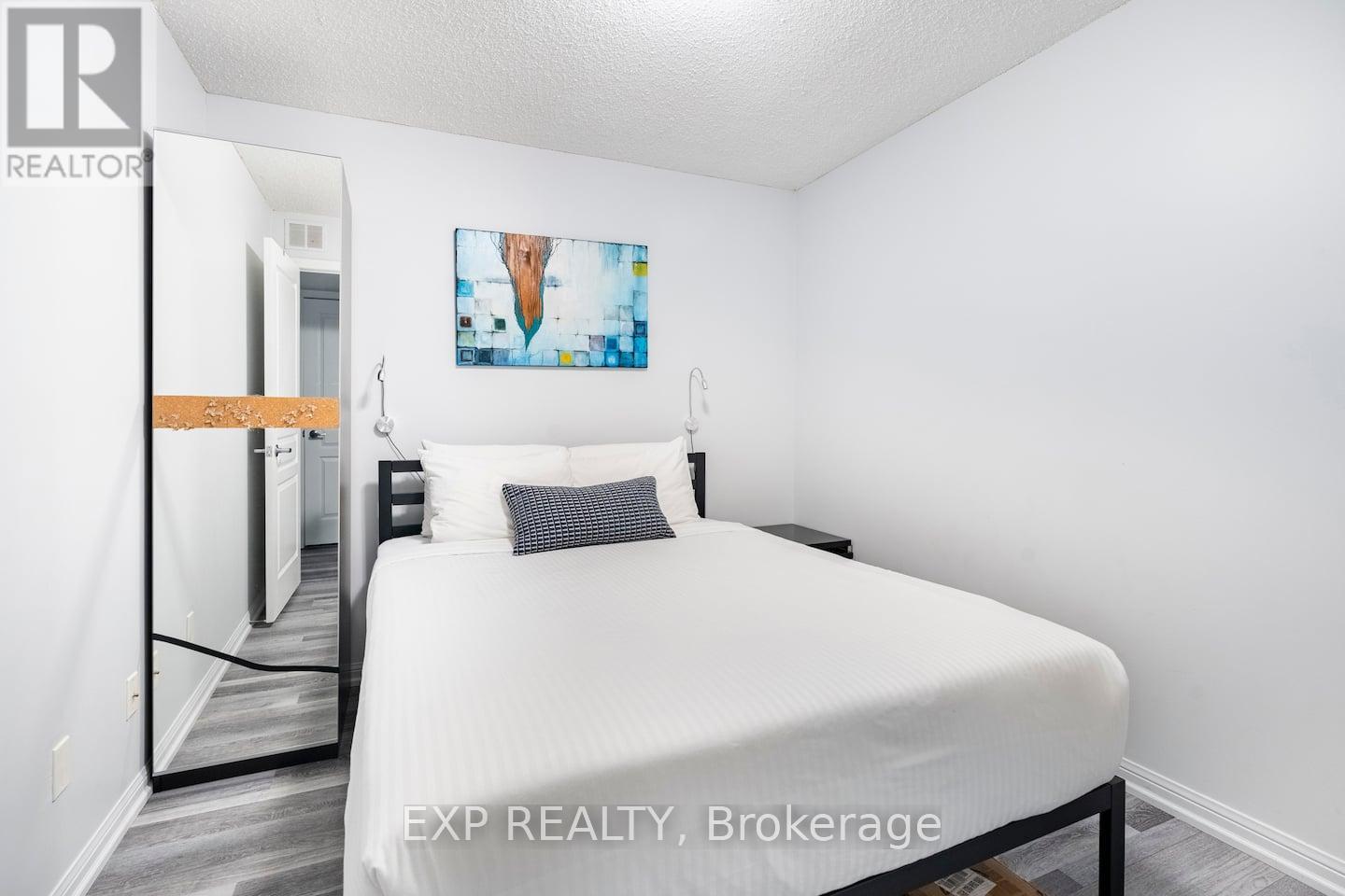 512 - 140 Simcoe Street, Toronto, Ontario  M5H 4E9 - Photo 15 - C12459510