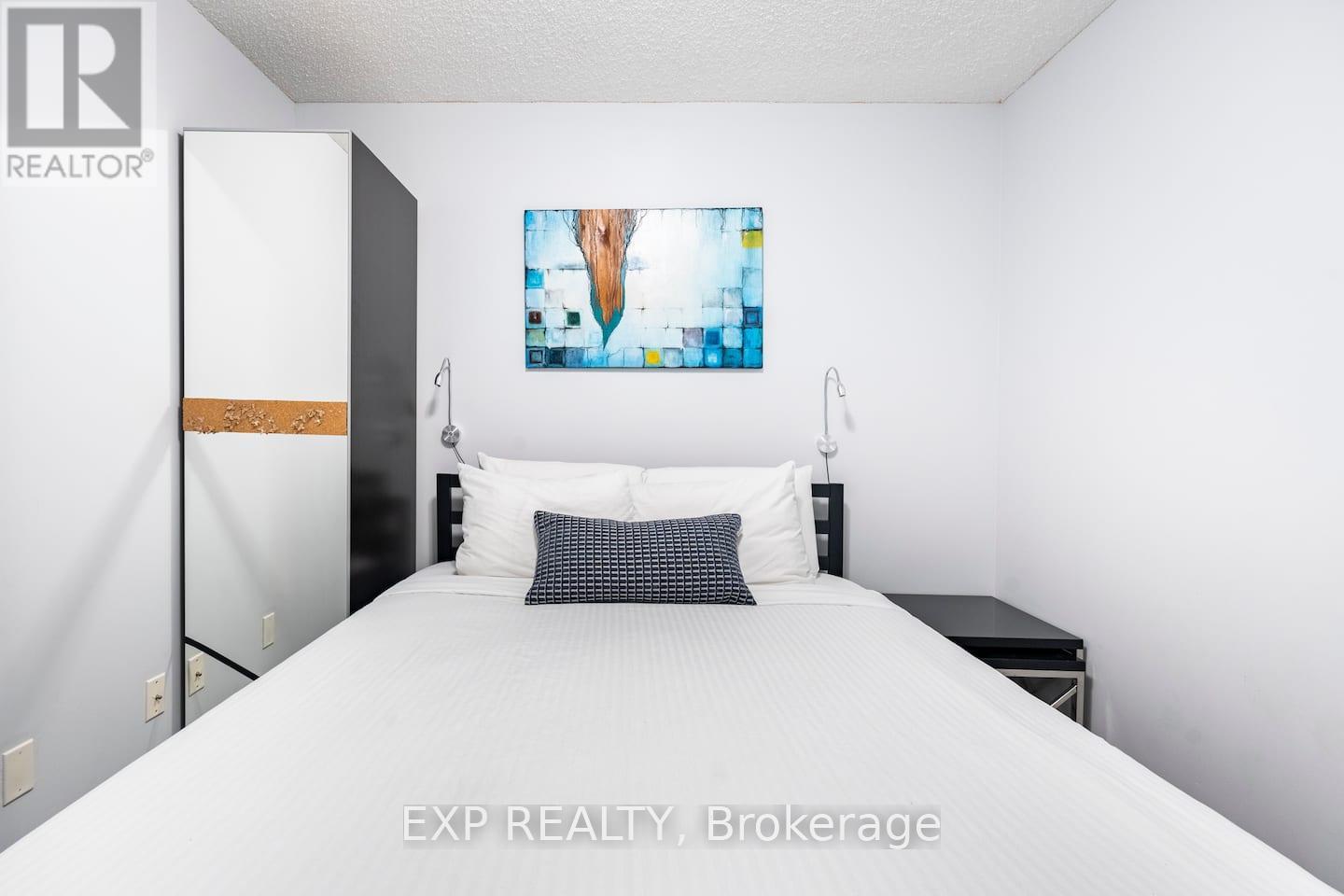 512 - 140 Simcoe Street, Toronto, Ontario  M5H 4E9 - Photo 16 - C12459510