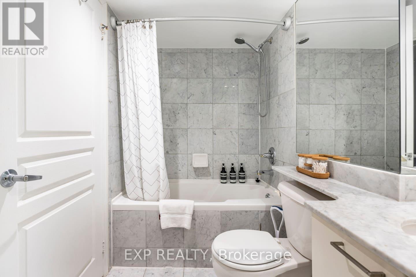 512 - 140 Simcoe Street, Toronto, Ontario  M5H 4E9 - Photo 17 - C12459510