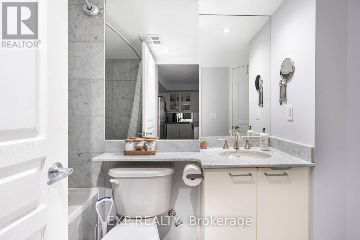 512 - 140 Simcoe Street, Toronto, Ontario  M5H 4E9 - Photo 18 - C12459510