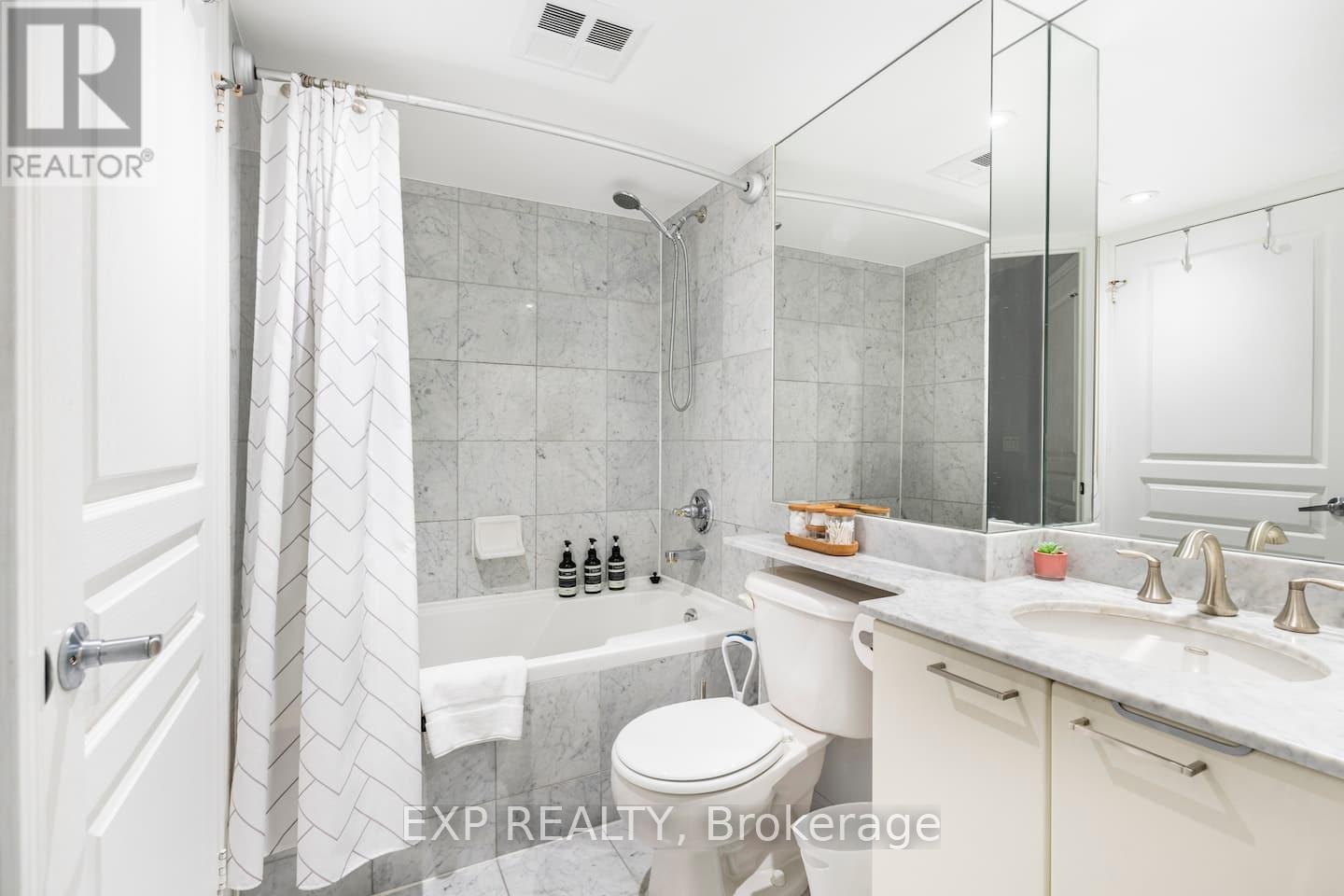 512 - 140 Simcoe Street, Toronto, Ontario  M5H 4E9 - Photo 19 - C12459510