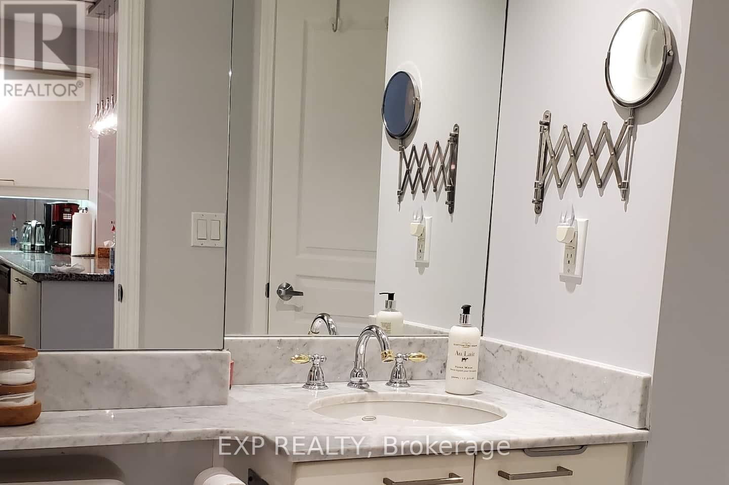 512 - 140 Simcoe Street, Toronto, Ontario  M5H 4E9 - Photo 20 - C12459510