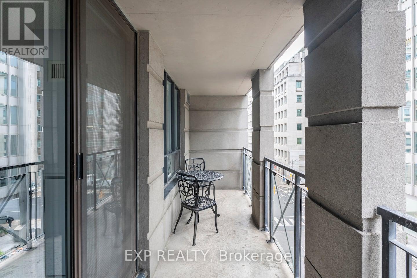 512 - 140 Simcoe Street, Toronto, Ontario  M5H 4E9 - Photo 23 - C12459510