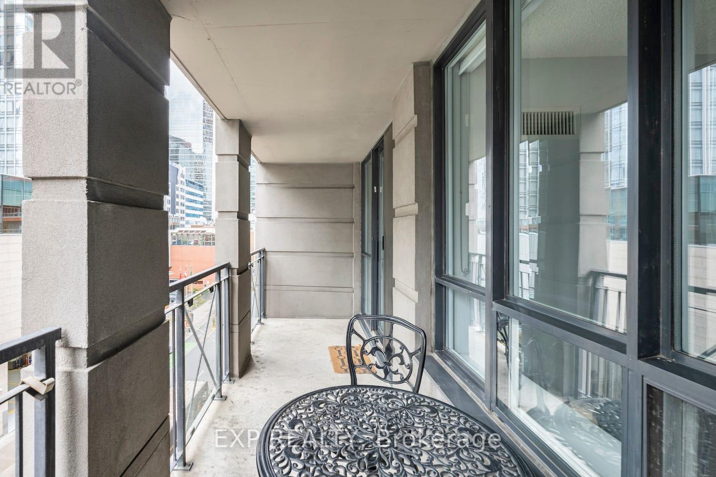 512 - 140 Simcoe Street, Toronto, Ontario  M5H 4E9 - Photo 24 - C12459510