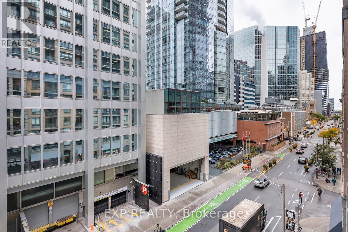 512 - 140 Simcoe Street, Toronto, Ontario  M5H 4E9 - Photo 25 - C12459510