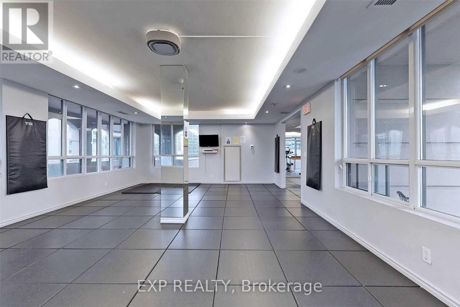 512 - 140 Simcoe Street, Toronto, Ontario  M5H 4E9 - Photo 33 - C12459510