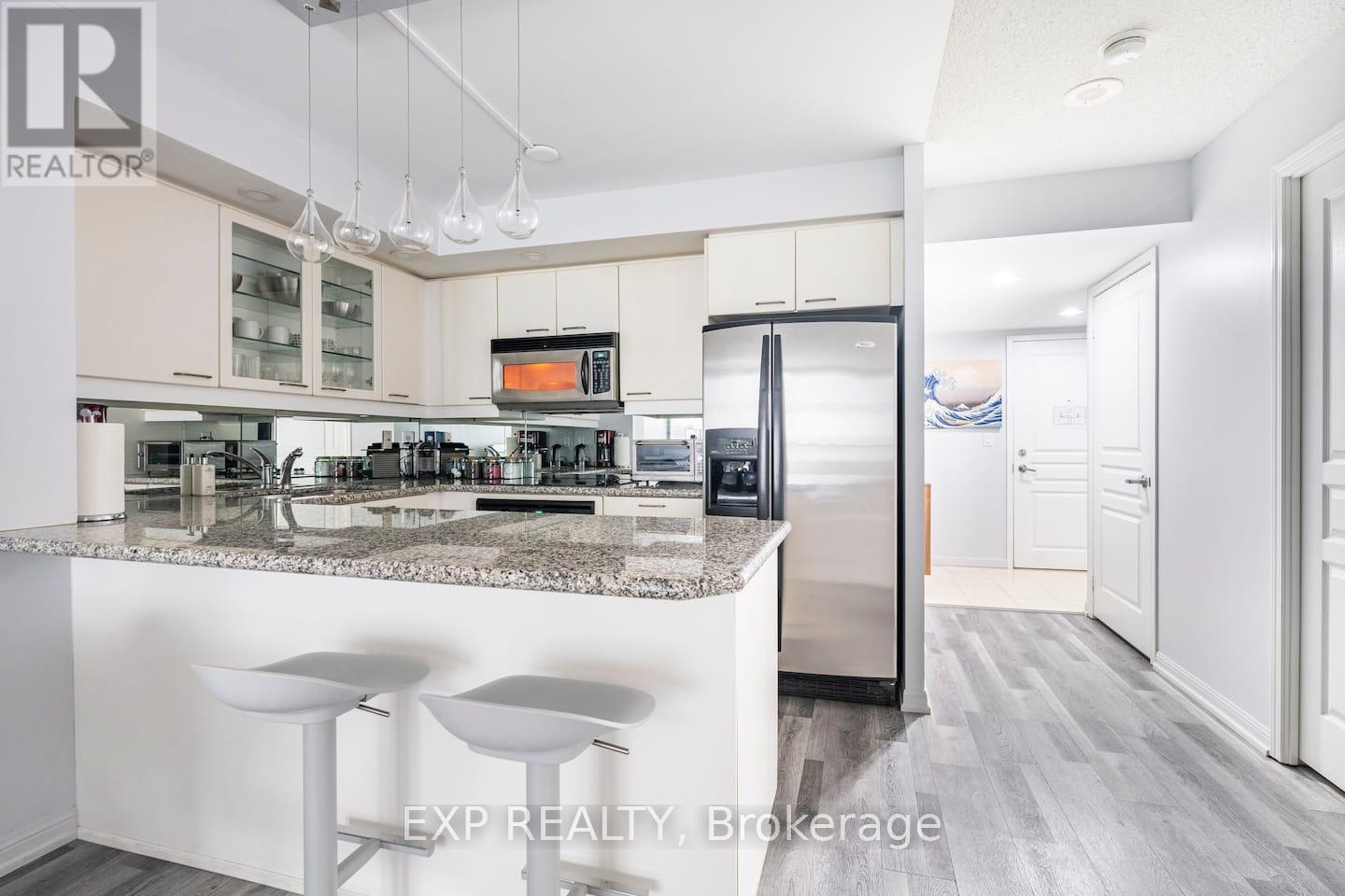 512 - 140 Simcoe Street, Toronto, Ontario  M5H 4E9 - Photo 4 - C12459510