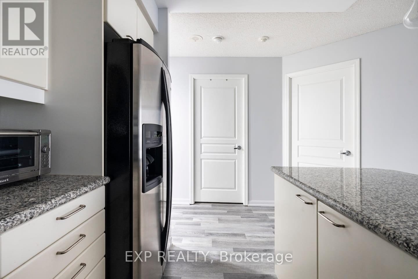 512 - 140 Simcoe Street, Toronto, Ontario  M5H 4E9 - Photo 6 - C12459510