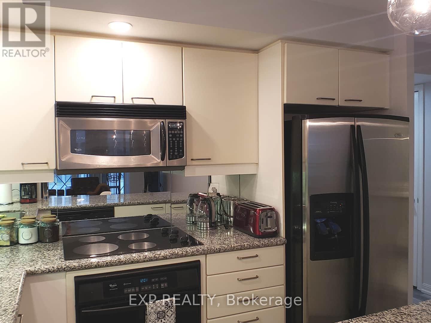 512 - 140 Simcoe Street, Toronto, Ontario  M5H 4E9 - Photo 8 - C12459510