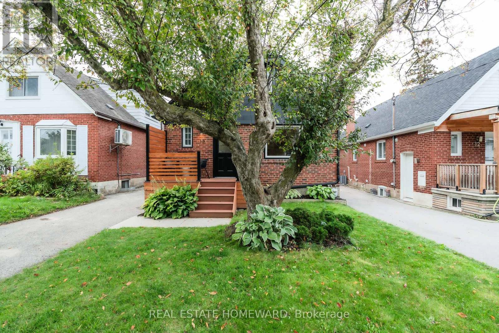 10 Norlong Boulevard, Toronto, Ontario  M4C 3W6 - Photo 2 - E12459538