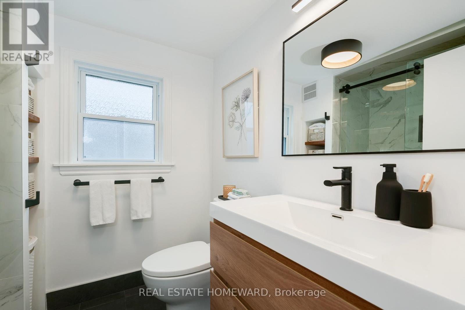 10 Norlong Boulevard, Toronto, Ontario  M4C 3W6 - Photo 27 - E12459538