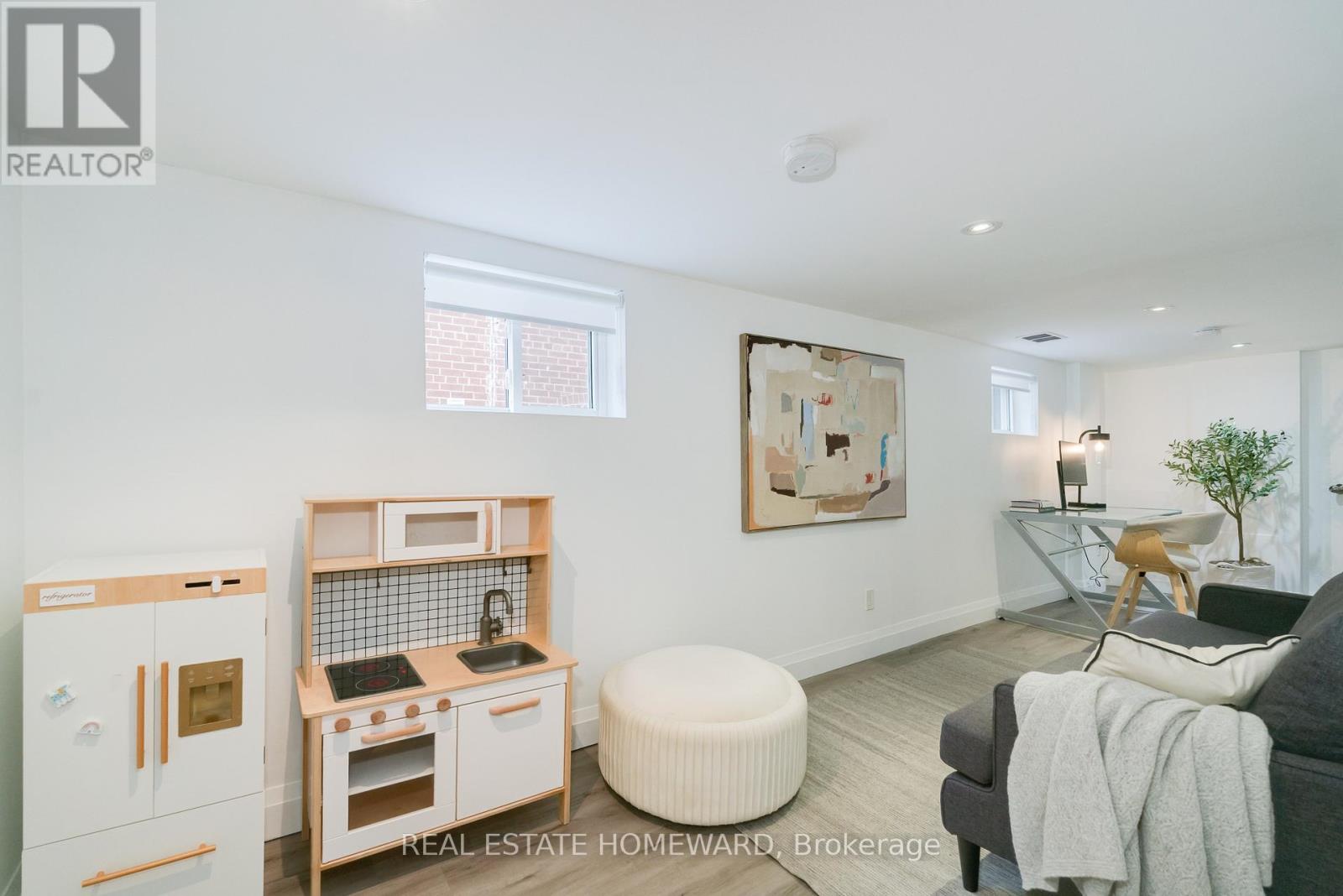 10 Norlong Boulevard, Toronto, Ontario  M4C 3W6 - Photo 31 - E12459538