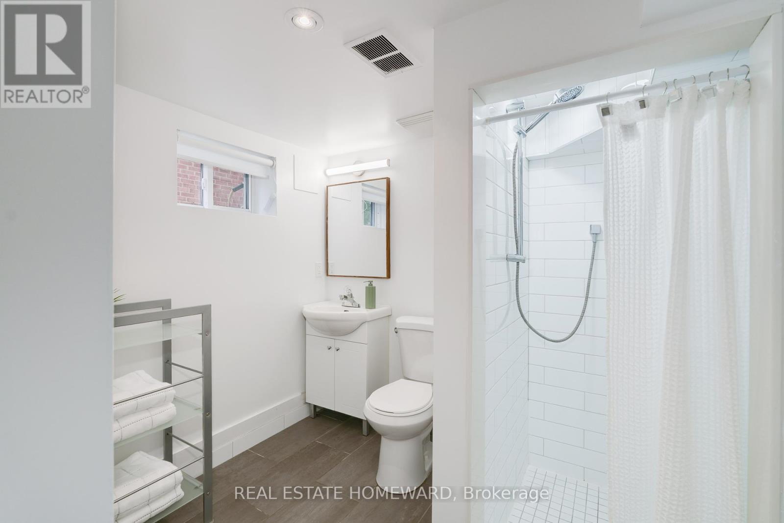10 Norlong Boulevard, Toronto, Ontario  M4C 3W6 - Photo 37 - E12459538