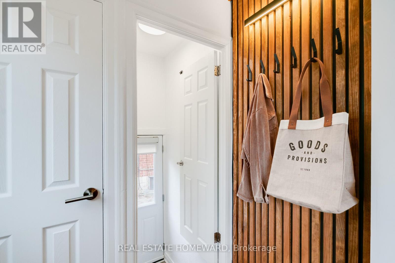 10 Norlong Boulevard, Toronto, Ontario  M4C 3W6 - Photo 5 - E12459538
