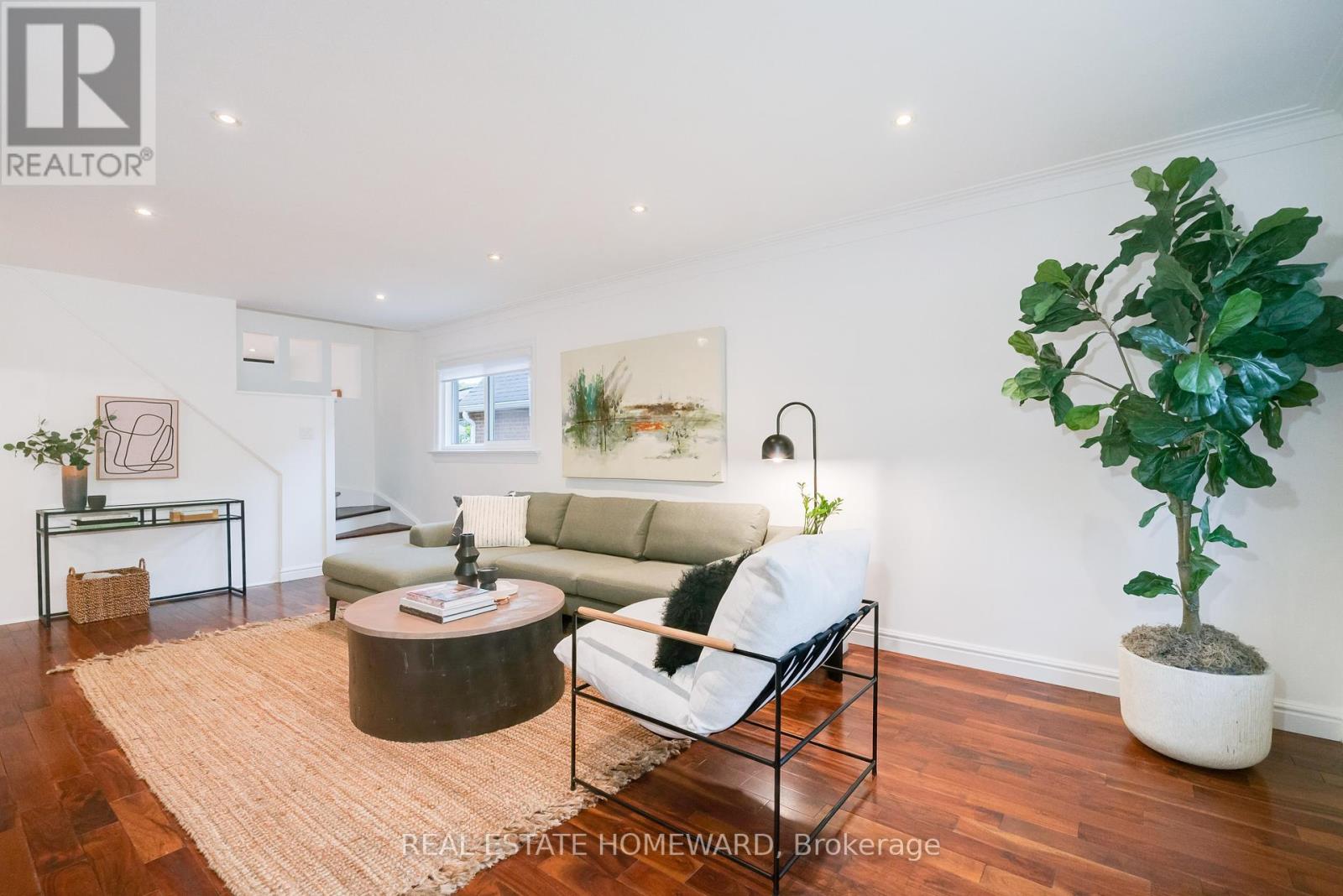 10 Norlong Boulevard, Toronto, Ontario  M4C 3W6 - Photo 6 - E12459538