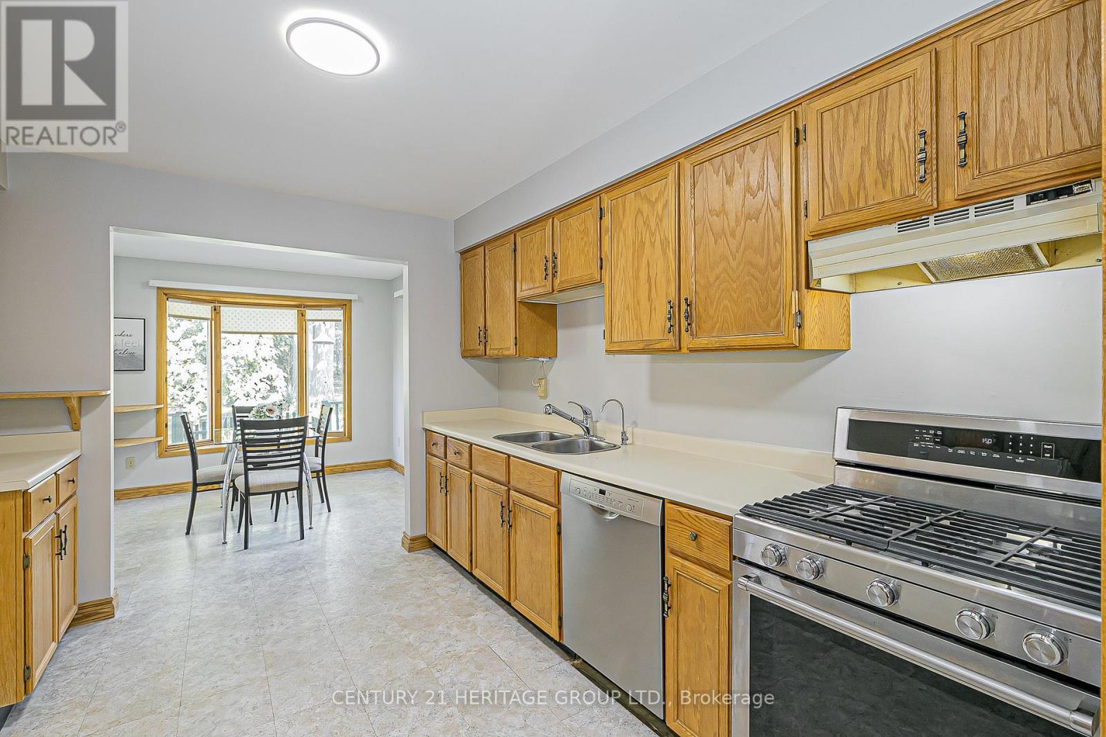 4 Beckett Avenue, East Gwillimbury, Ontario  L9N 1E6 - Photo 14 - N12459534
