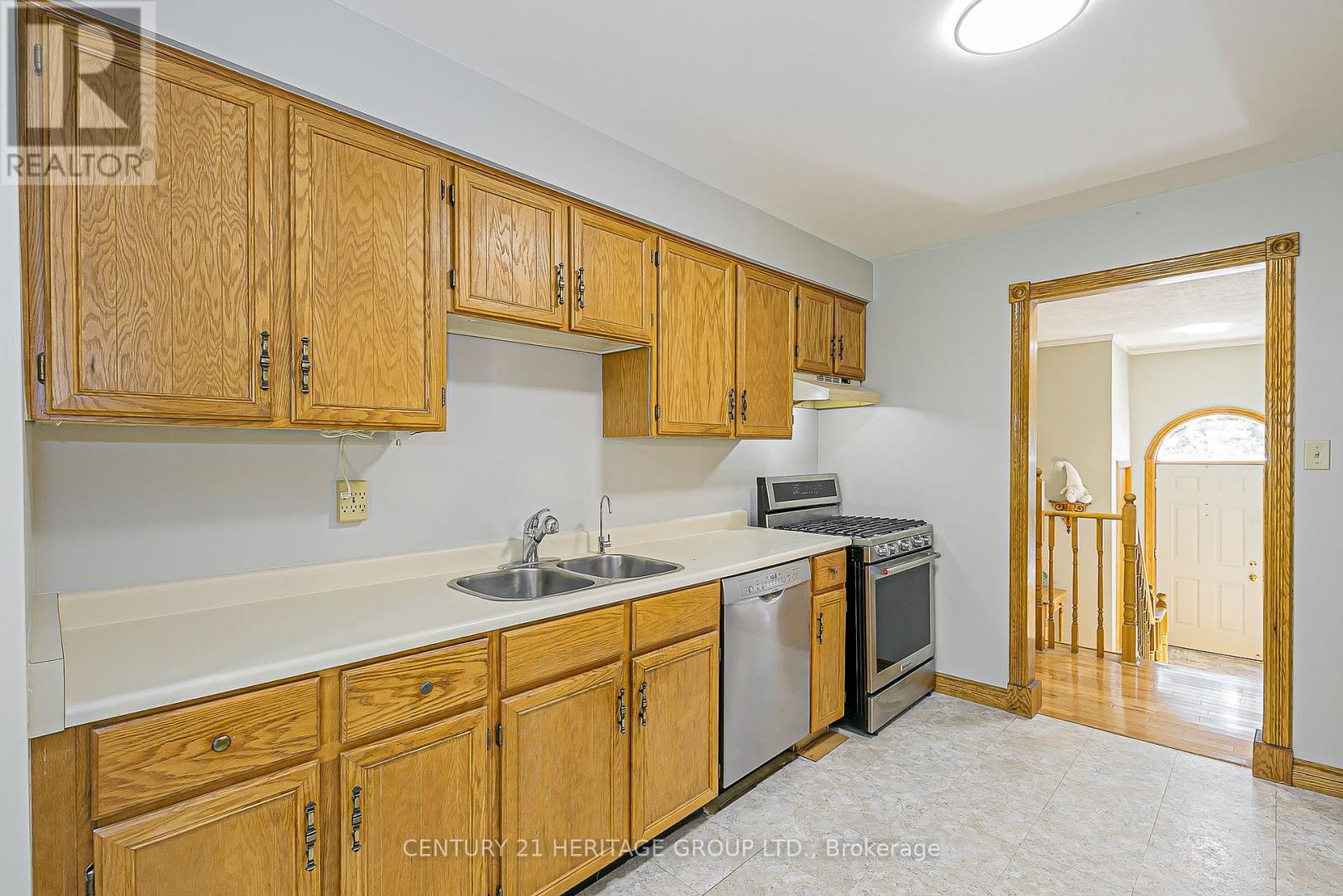 4 Beckett Avenue, East Gwillimbury, Ontario  L9N 1E6 - Photo 16 - N12459534