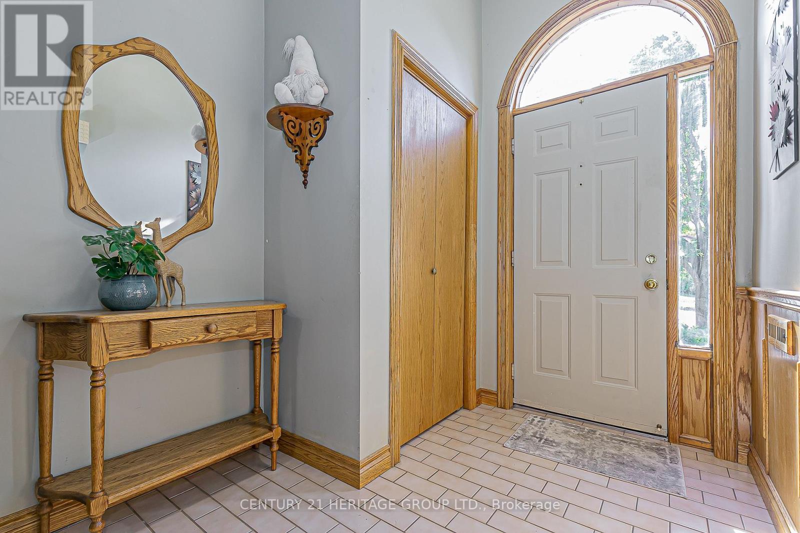 4 Beckett Avenue, East Gwillimbury, Ontario  L9N 1E6 - Photo 6 - N12459534