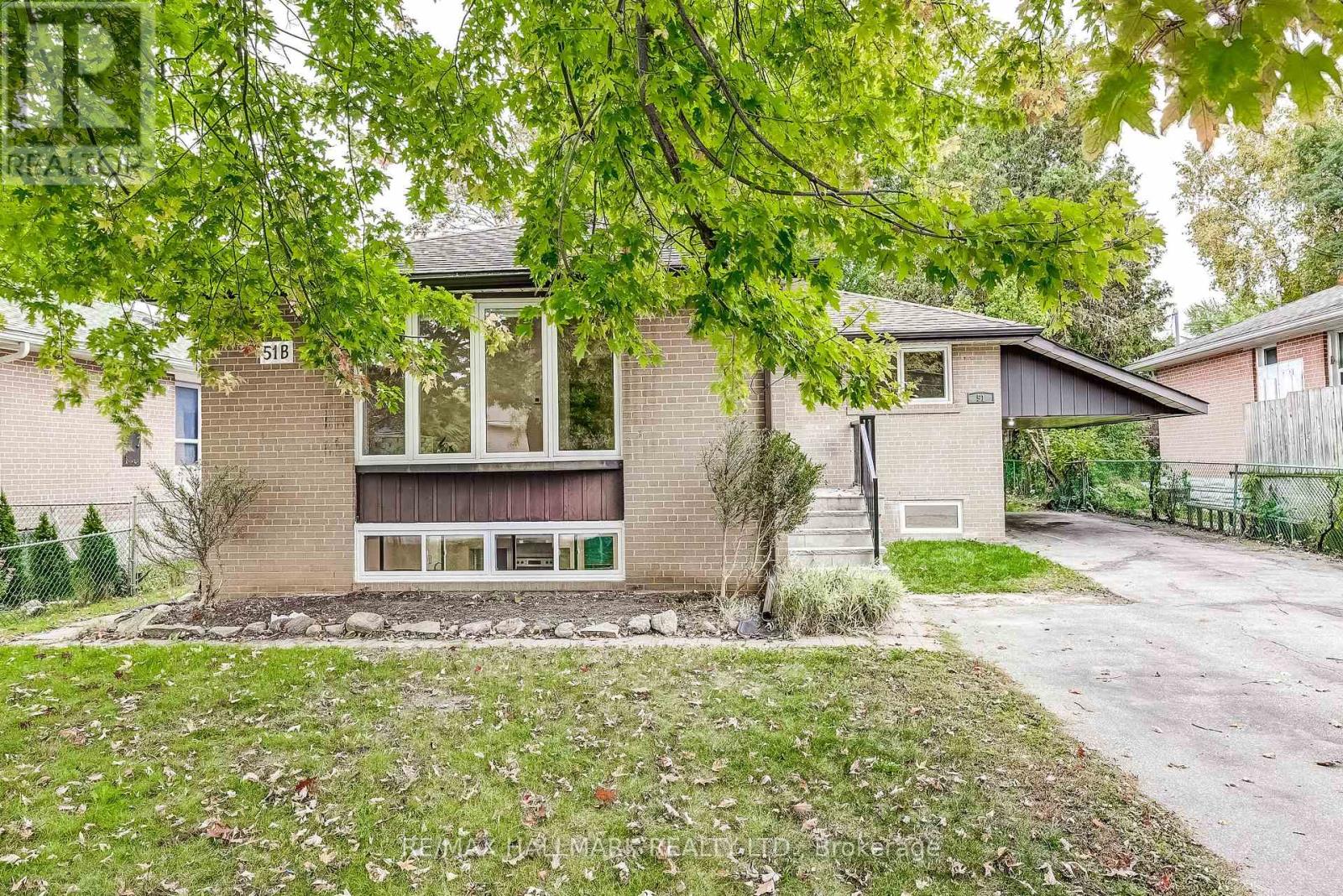 51 Aurora Heights Drive, Aurora, Ontario  L4G 2W6 - Photo 2 - N12459540