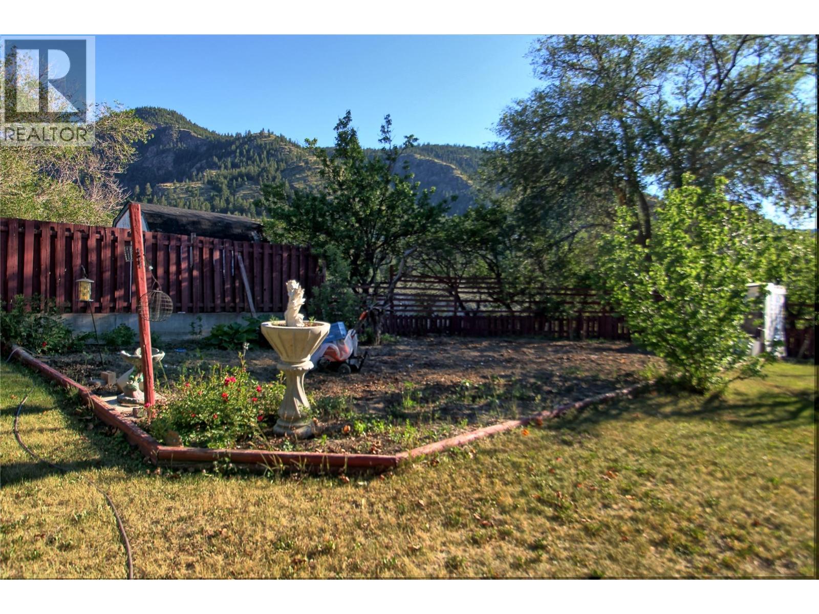 749 Klahanie Drive, Kamloops, British Columbia  V2C 5R1 - Photo 3 - 10352538