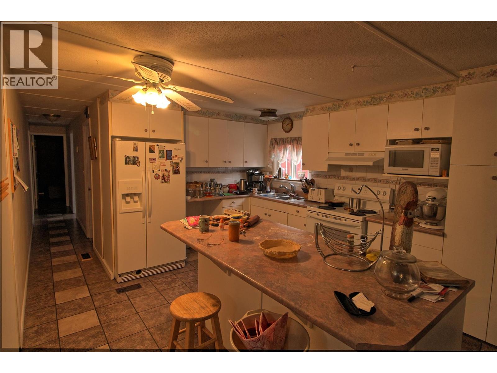 749 Klahanie Drive, Kamloops, British Columbia  V2C 5R1 - Photo 8 - 10352538