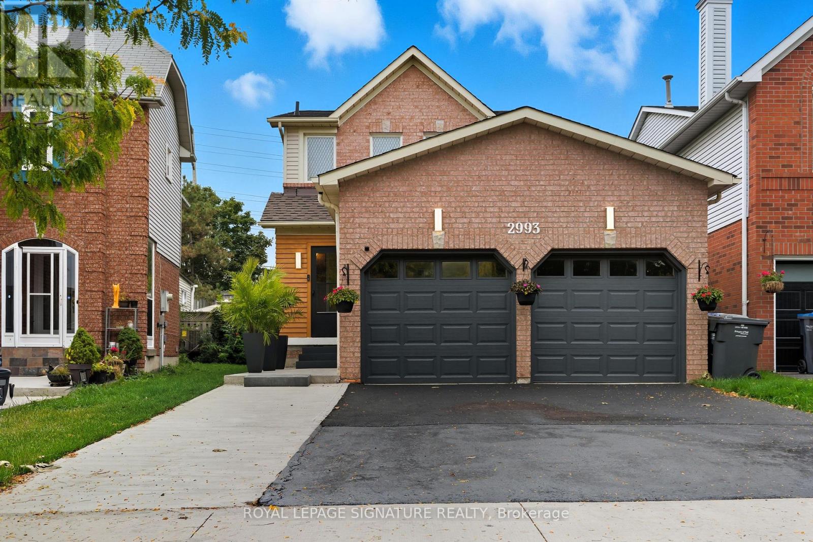 2993 Gulfstream Way, Mississauga, Ontario  L5N 6J8 - Photo 3 - W12459505