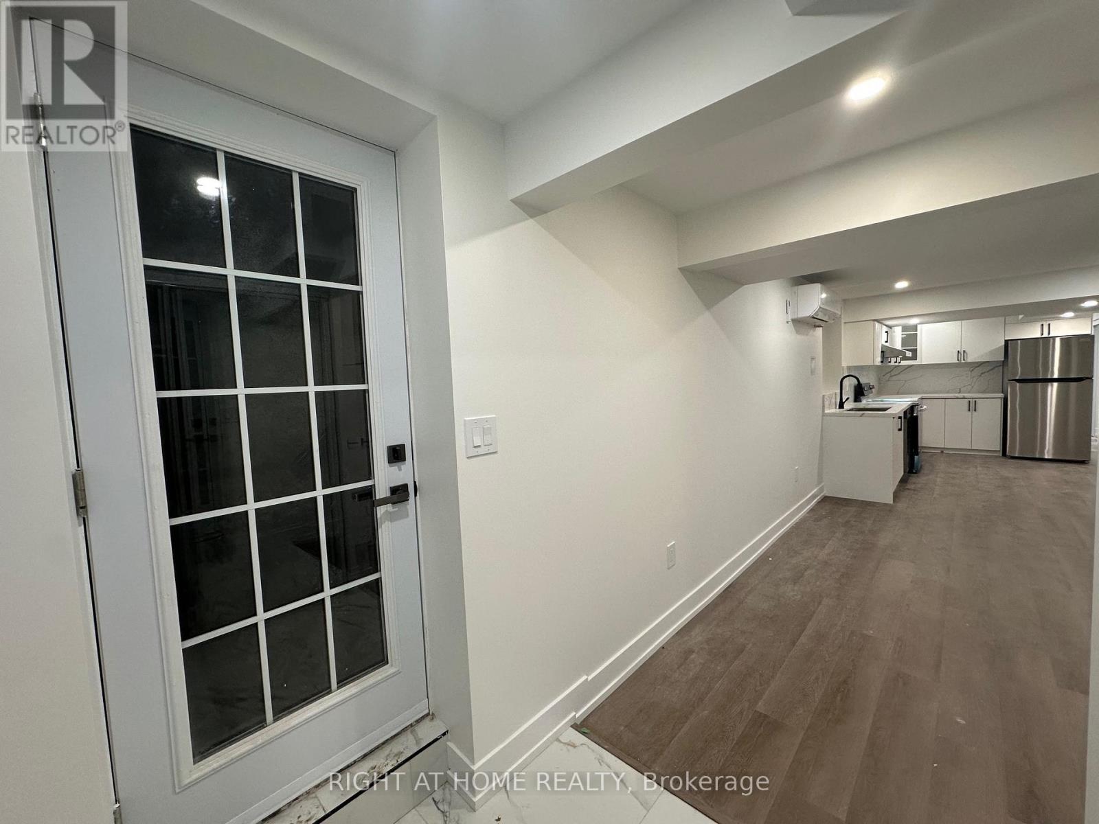 436 Boyd Lane, Milton, Ontario  L9E 1W6 - Photo 2 - W12459514