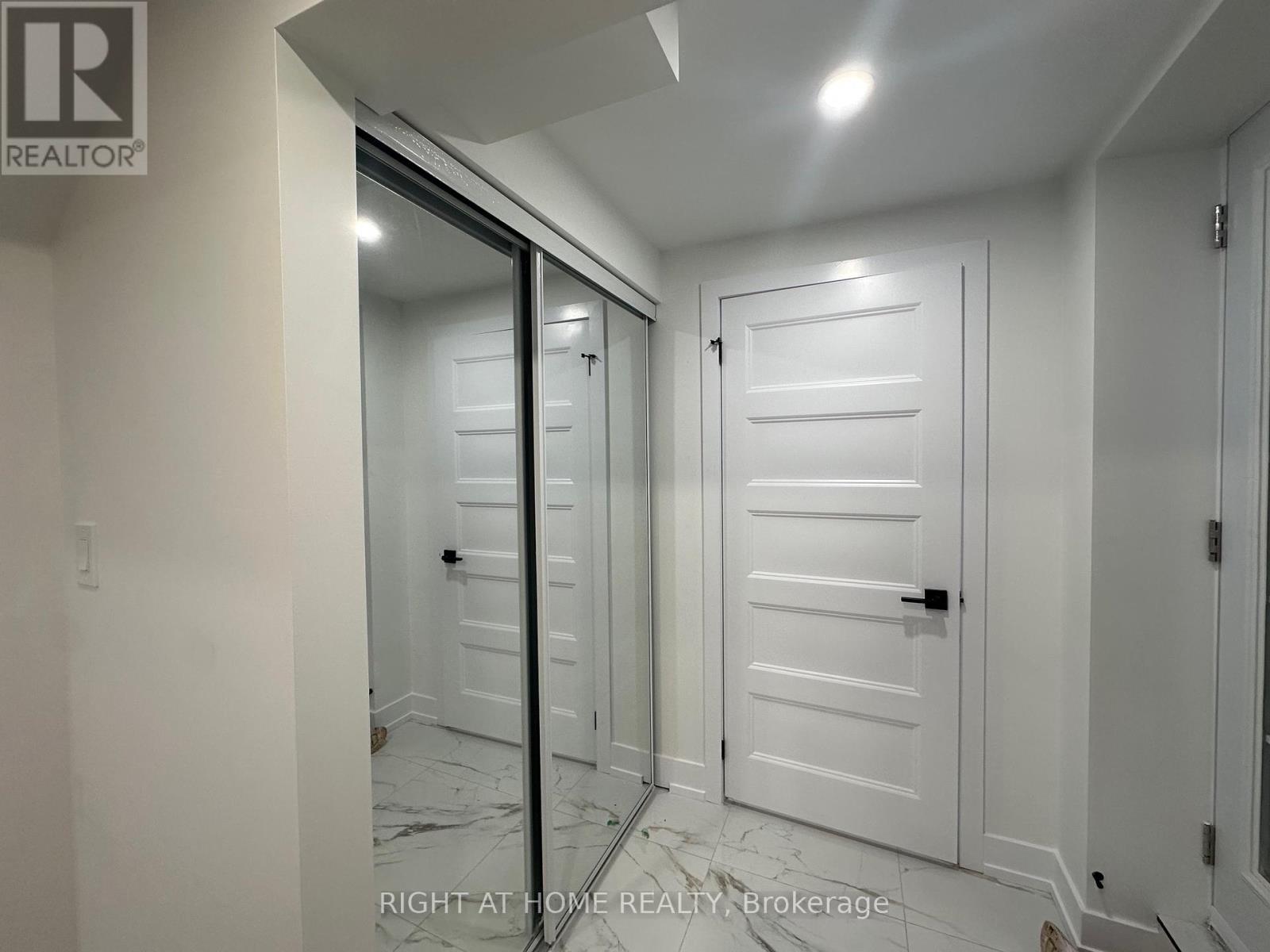 436 Boyd Lane, Milton, Ontario  L9E 1W6 - Photo 3 - W12459514