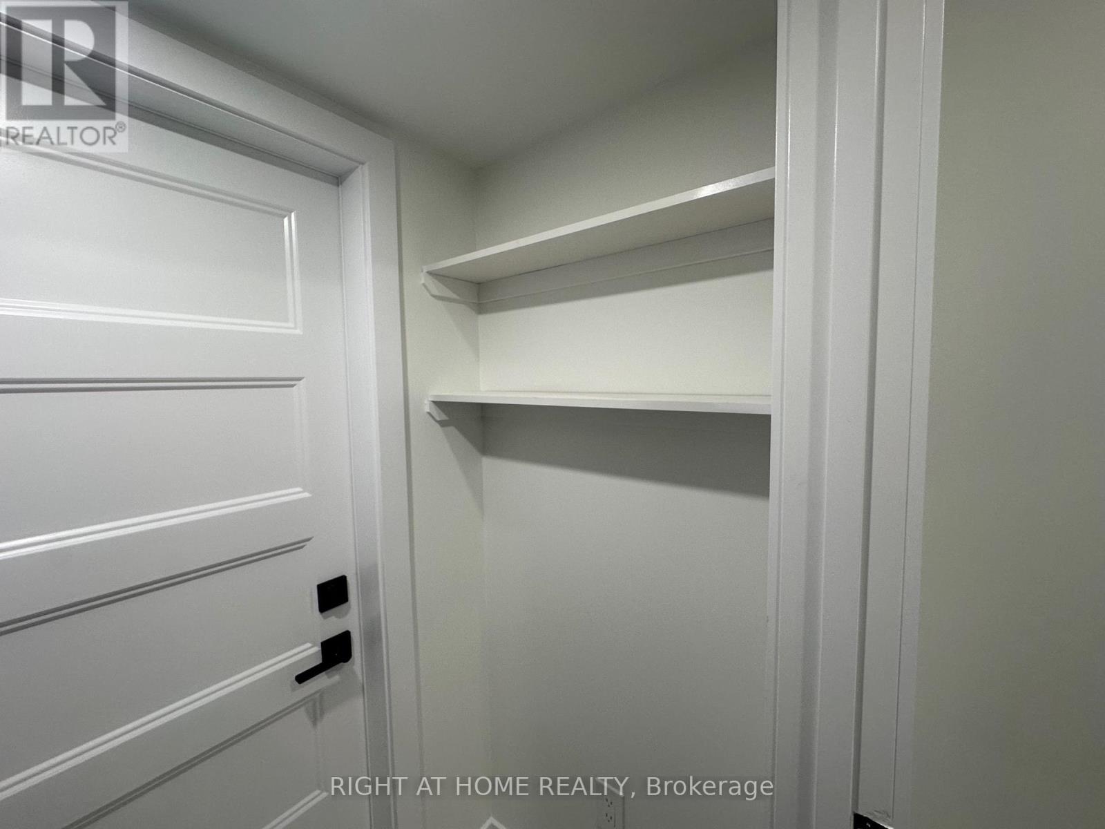 436 Boyd Lane, Milton, Ontario  L9E 1W6 - Photo 5 - W12459514