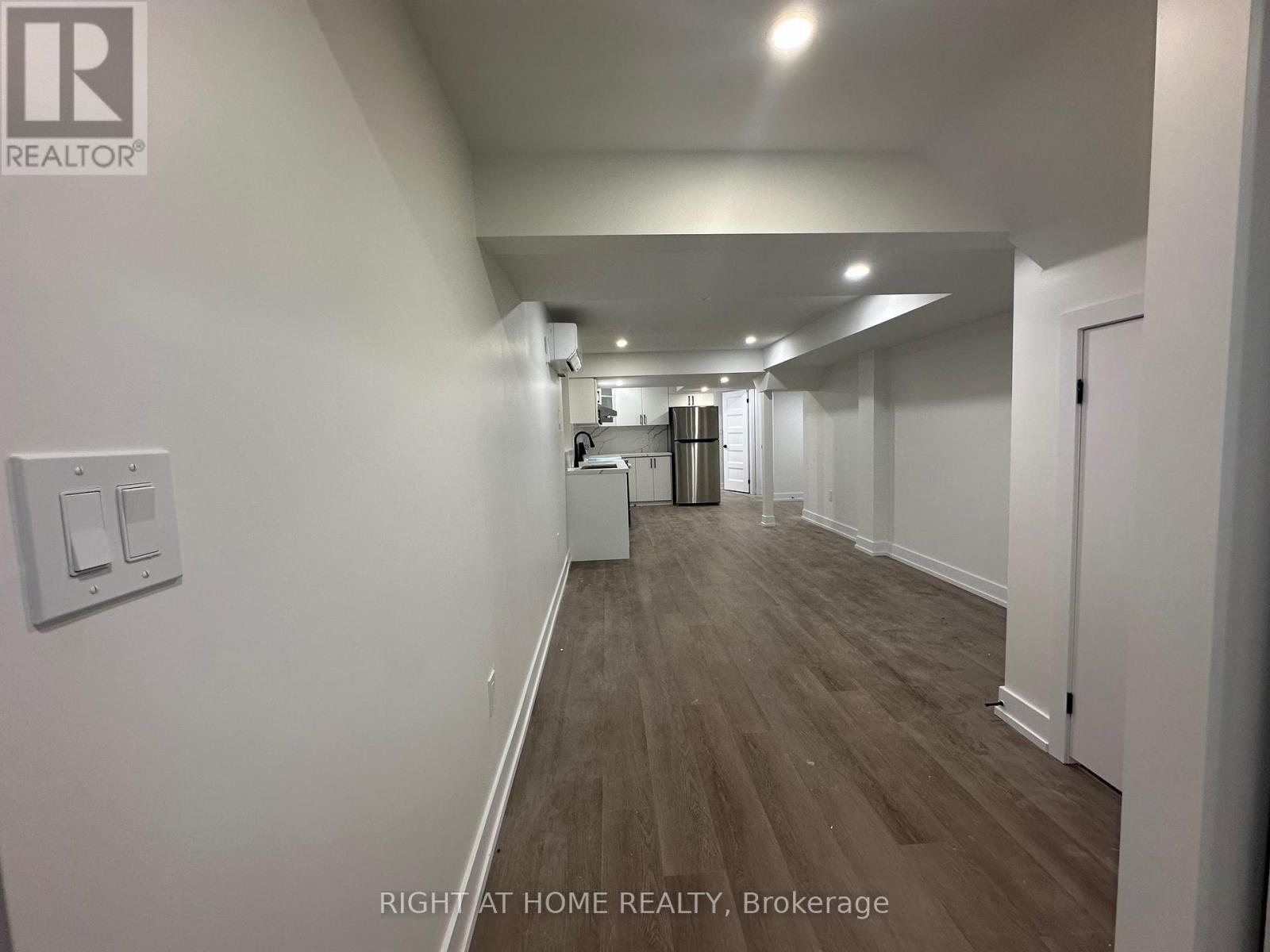 436 Boyd Lane, Milton, Ontario  L9E 1W6 - Photo 6 - W12459514